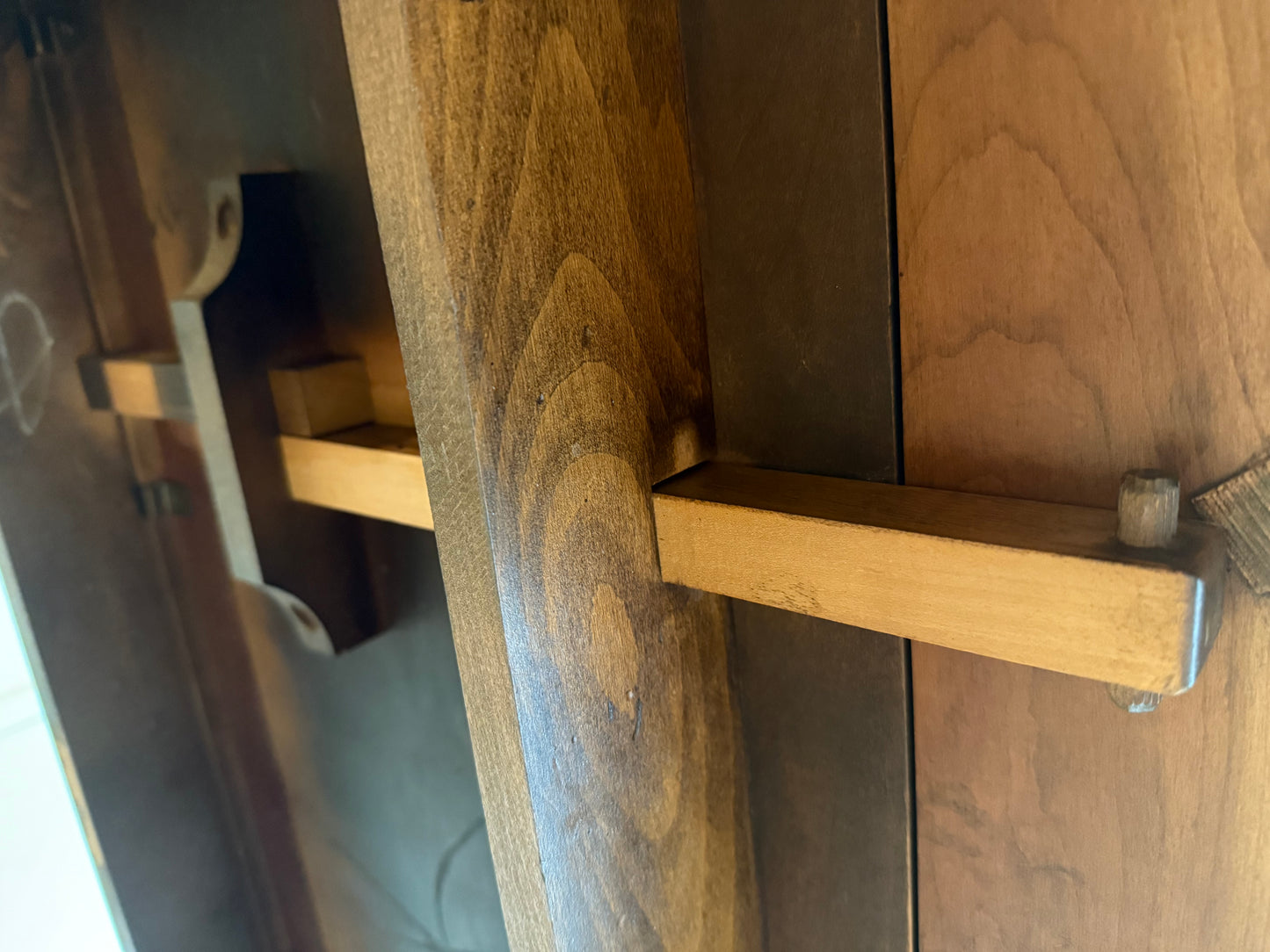 Vintage Queen Anne Style Oval Drop-Leaf Coffee Table