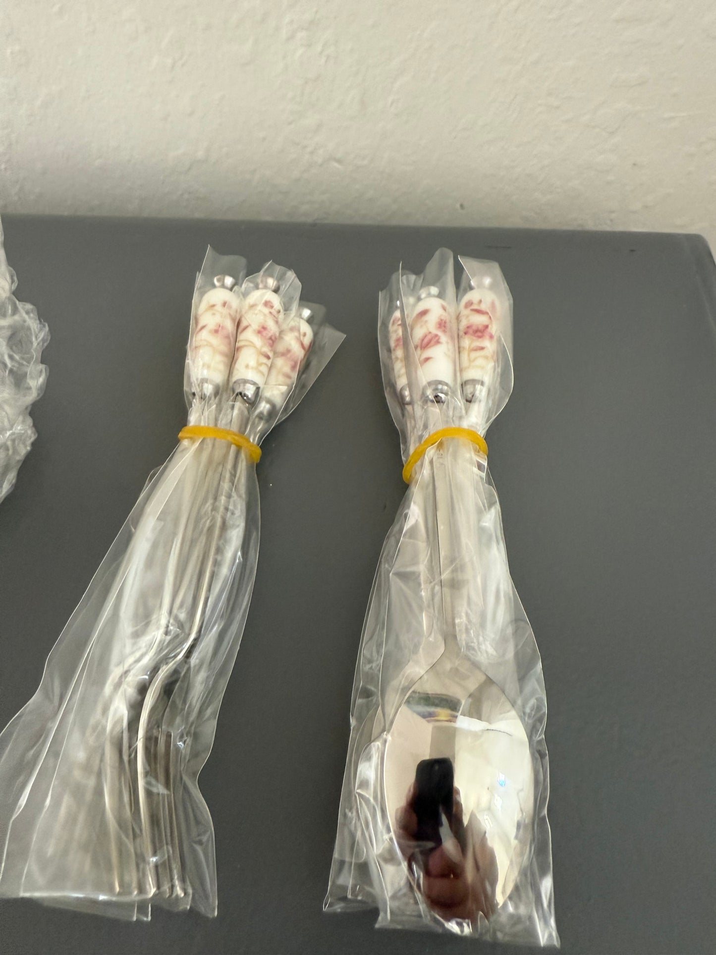 Silby Floral 4 Teaspoons & 4 Tea Forks with Holder Brand New in Box