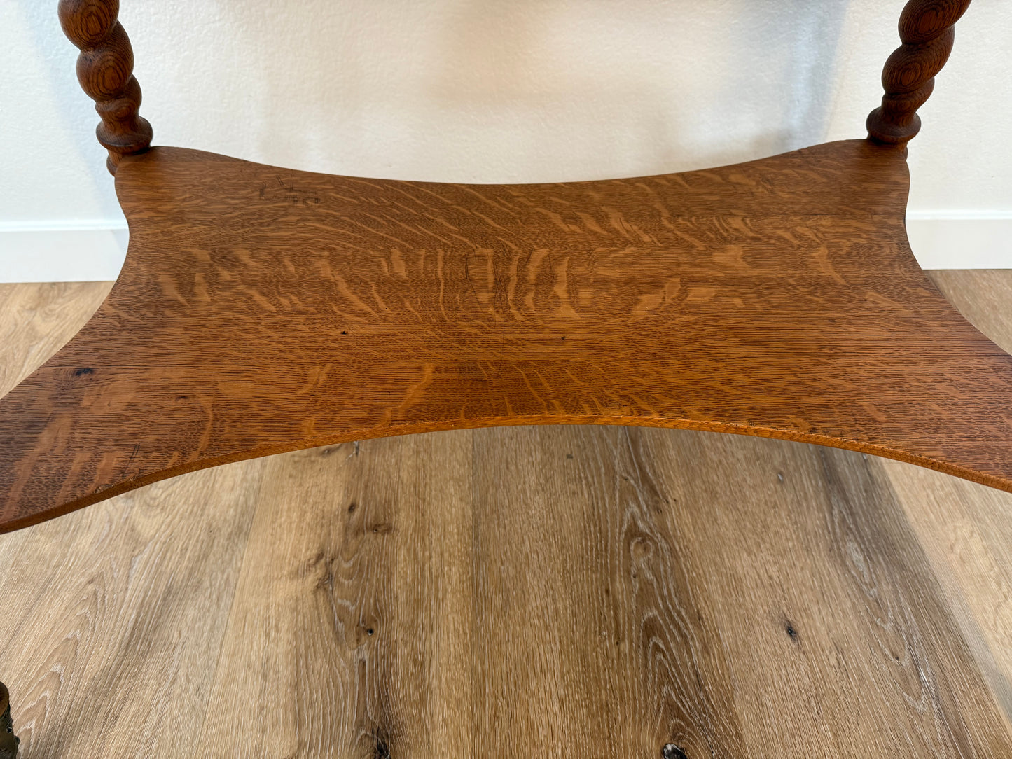 Wooden parlor table shelf