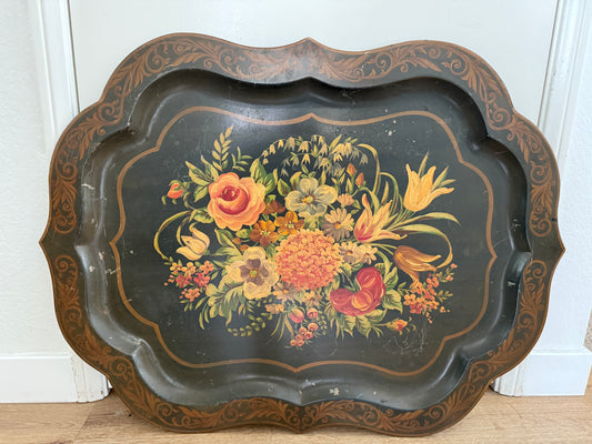 Decorative tray with floral design