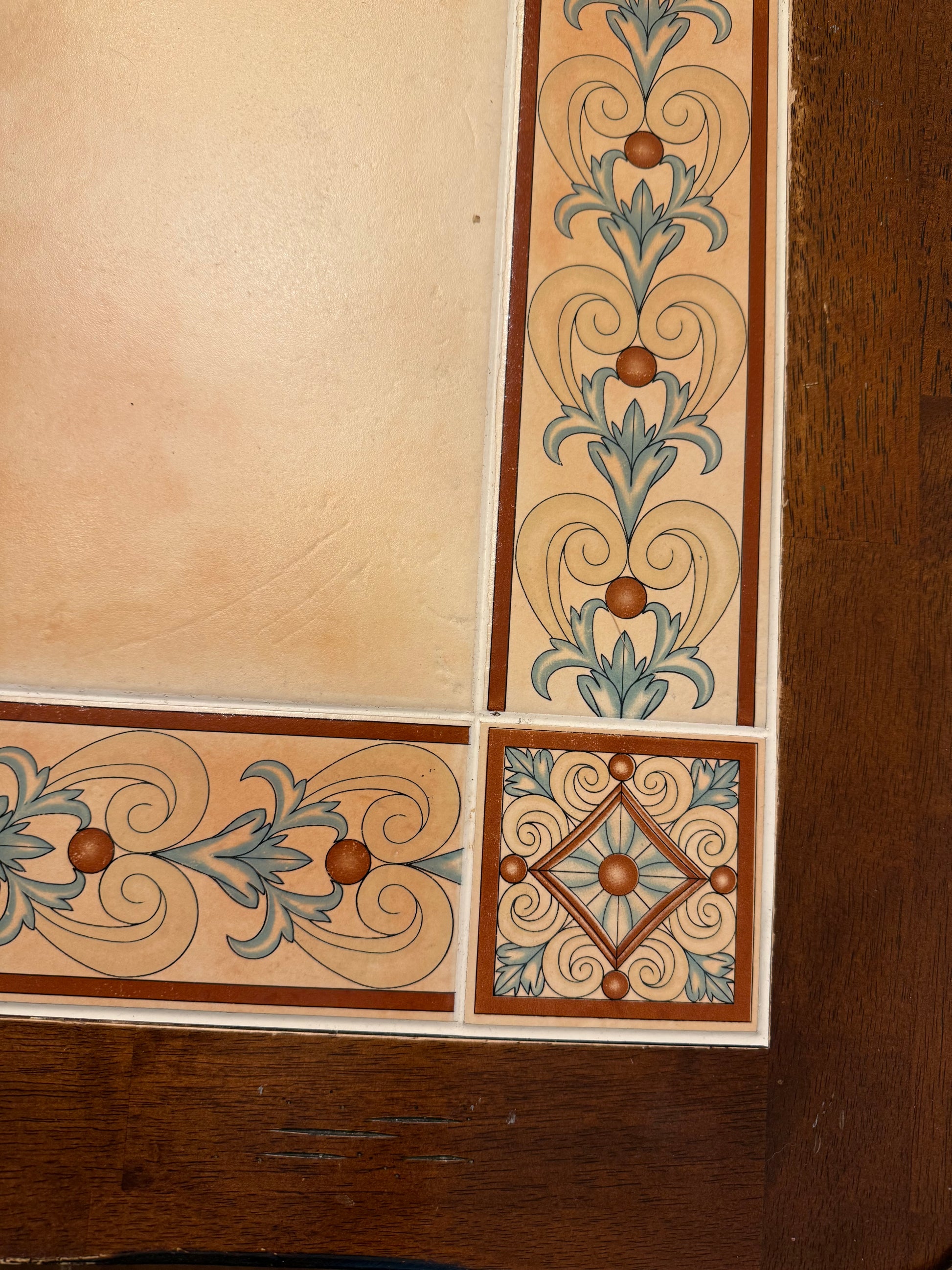 Decorative border with floral patterns on a wooden table