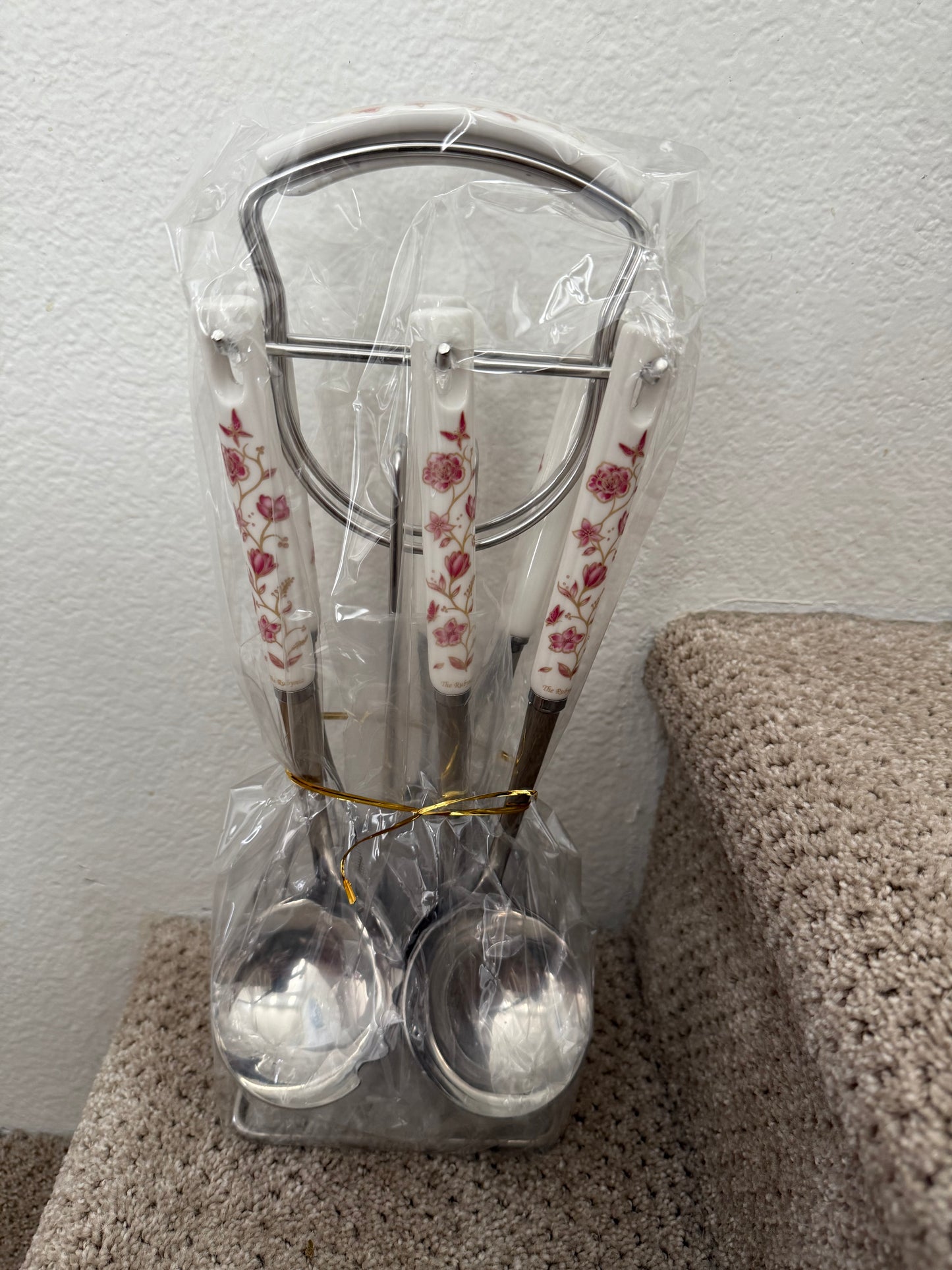 Silby Floral 6 Piece Kitchen Utensil Set with Holder Brand New in Box