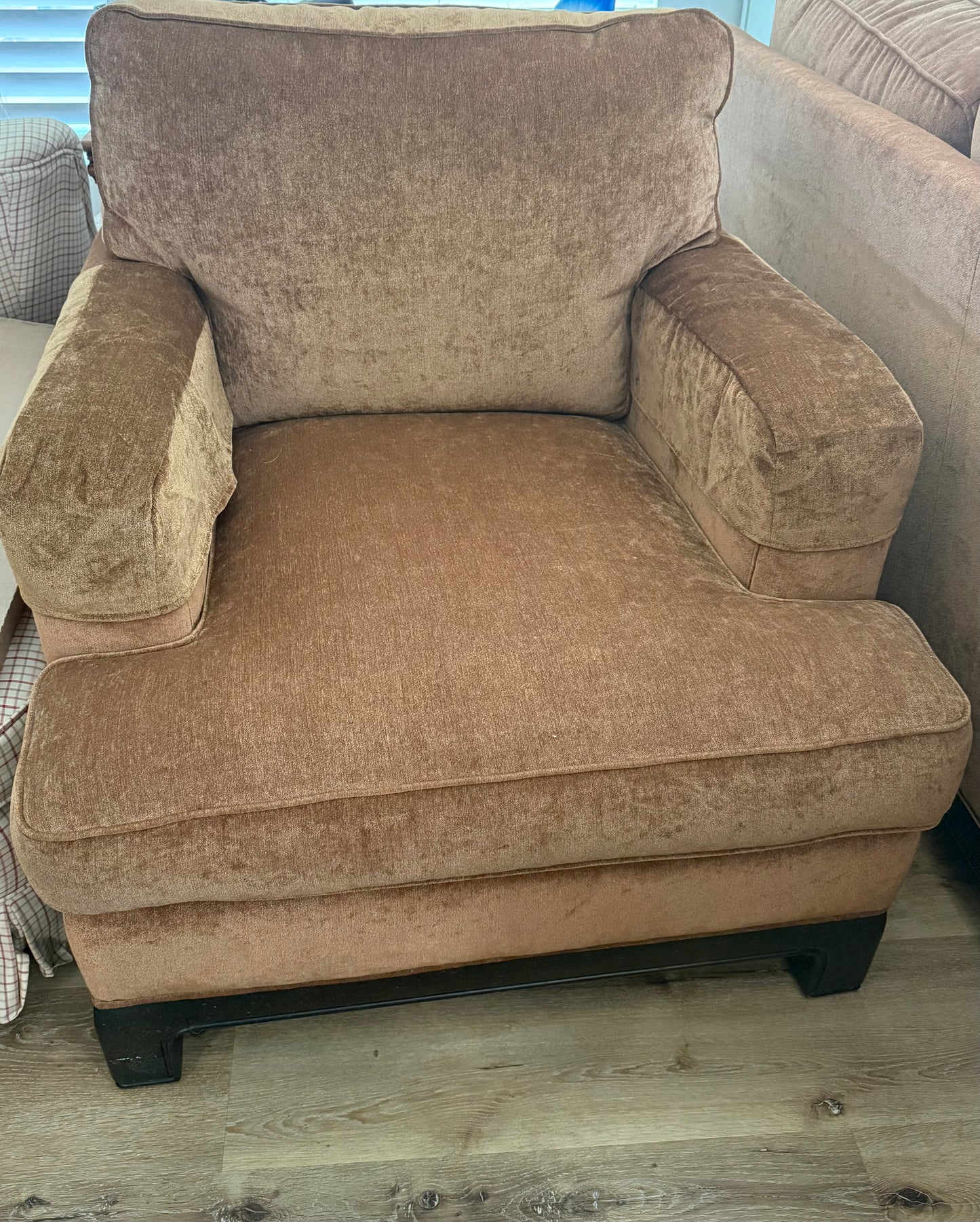 2 Well Made Oversized Chairs on Wood Base