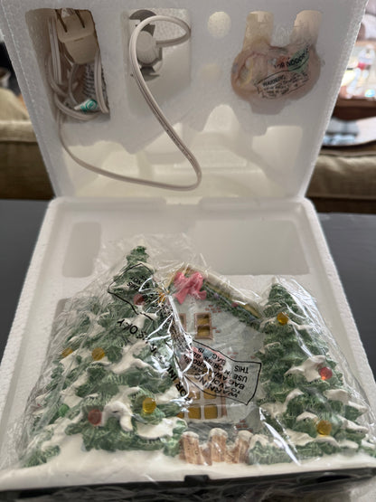 Hawthorne Village Precious Moments "Holly Day Greetings Post Office"