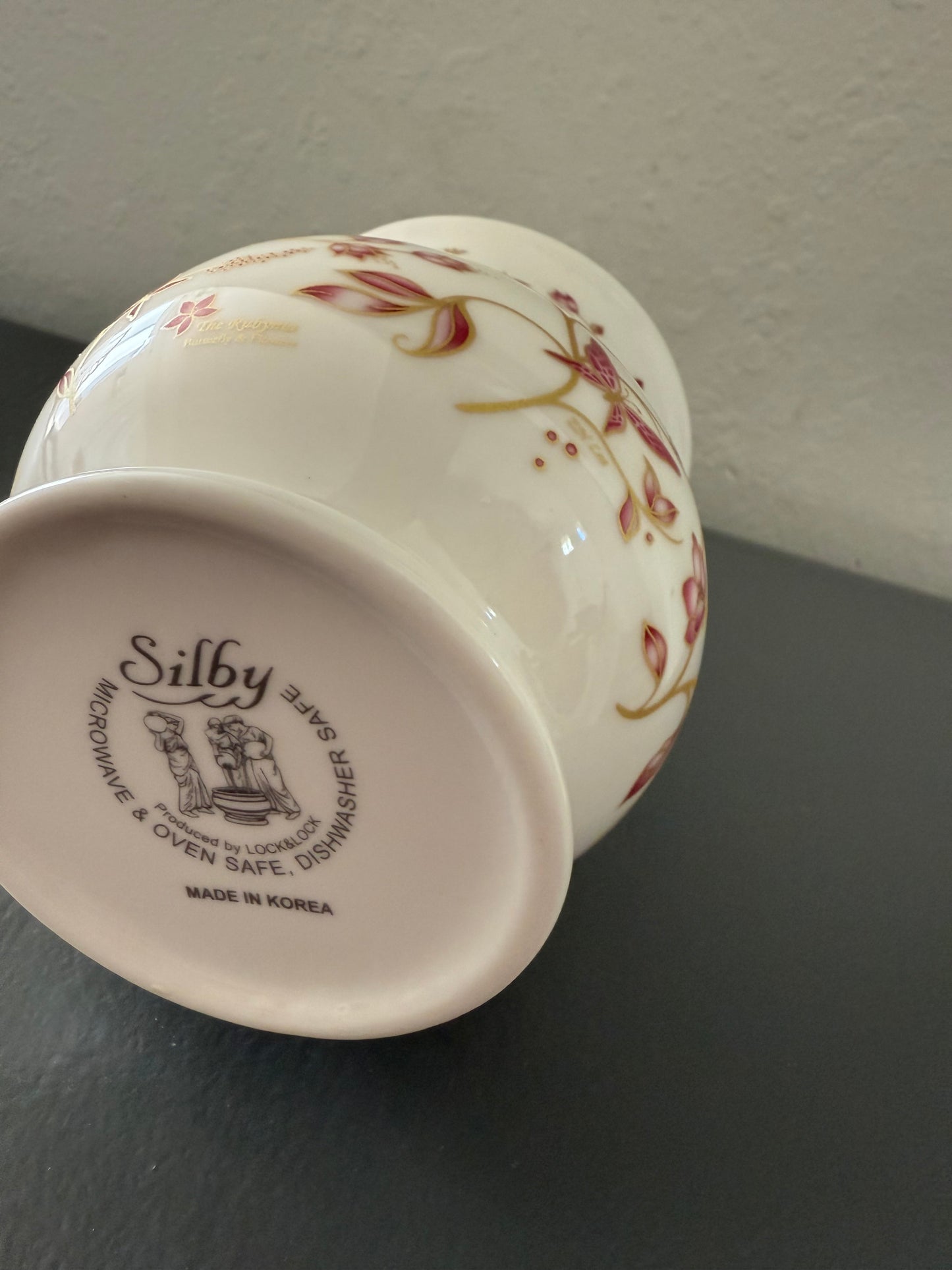Silby Floral Pattern Dispenser Brand New in Box